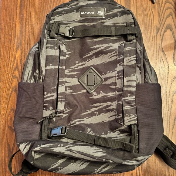 Dakine Black and Gray Patterned Men's Backpack - Picture 1 of 5